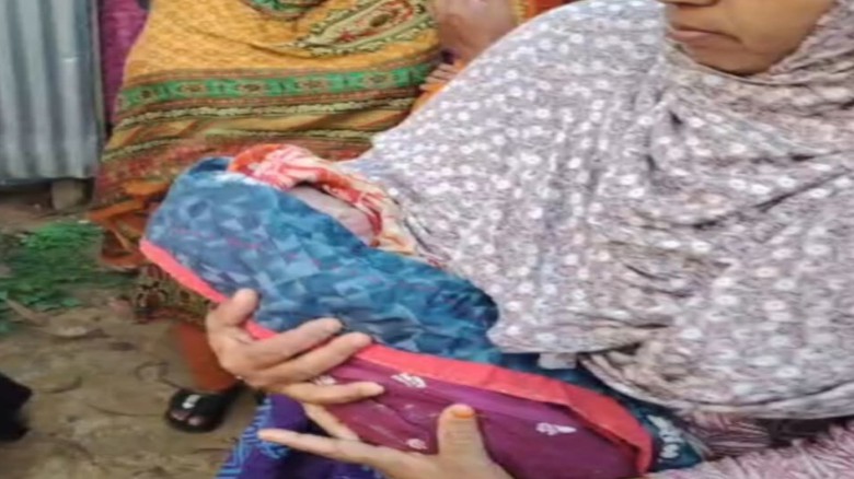 সখীপুরে সড়কের পাশ থেকে জীবিত নবজাতক উদ্ধার