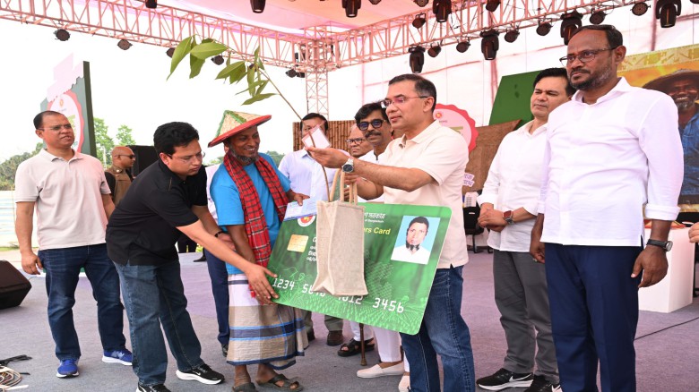 কৃষকদের আত্মনির্ভরশীল ও সচ্ছল করতেই কৃষক কার্ড ... প্রধানমন্