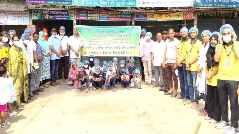 ক্লিন টাঙ্গাইলের উদ্যোগে নিউমার্কেট চত্বর পরিচ্ছন্ন ও নামাজে