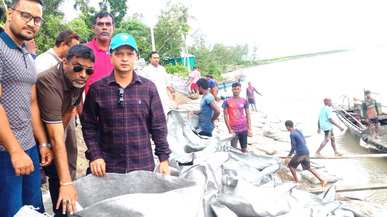 টাঙ্গাইলে যমুনা ও ধলেশ্বরী নদীর ভাঙন আতঙ্কে  চরাঞ্চলের মানুষ