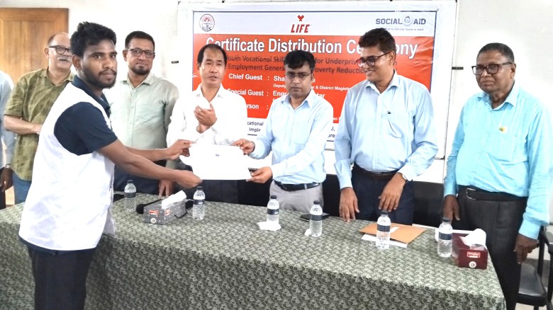 টাঙ্গাইলে বিজিএস এর প্রশিক্ষণার্থীদের সনদপত্র বিতরণ