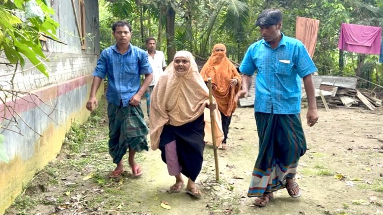 নিজের ভিটায় থাকার অধিকার ফিরে পেতে প্রশাসনের দ্বারস্থ