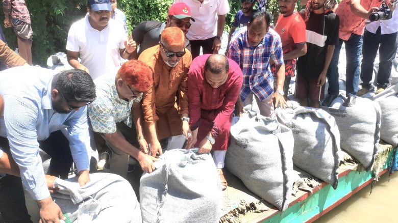 মির্জাপুরে বংশাই-ধলেশ্বরী নদীতে তীব্র ভাঙন ।। ফেলা হচ্ছে জিও