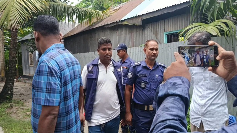 কালিহাতীতে ছাত্রদল নেতার বাড়িতে গুলি ও ভাংচুর
