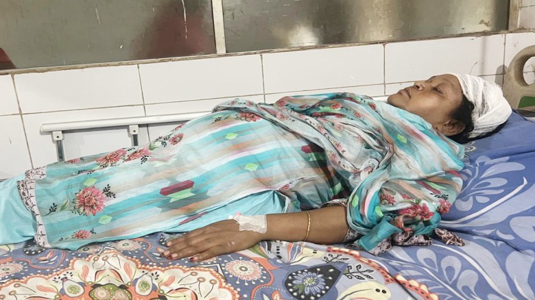 বাসাইলে সালিশ শেষে ২ নারীসহ ৩ জনকে কুপিয়ে ও পিটিয়ে গুরুতর আহ