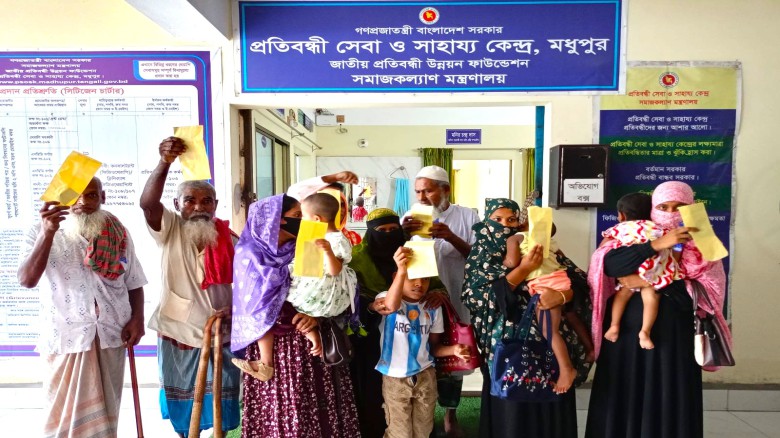 মধুপুরে অসচ্ছল প্রতিবন্ধীদের মাঝে চিকিৎসা সহায়তা প্রদান