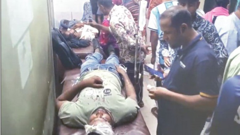 টাঙ্গাইলের মধুপুরে বাস-ট্রাক মুখোমুখি সংঘর্ষে নারী ও শিশুসহ 