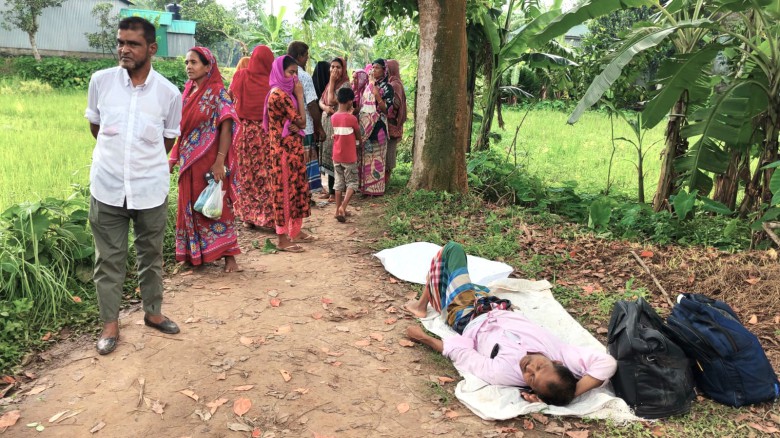 অসুস্থতার কাছে হার মানল পারিবারিক বন্ধন: পথই এখন ঠিকানা অসুস