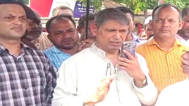 ডিএফও'কে মন্ত্রীর ফোন: ২৪ ঘণ্টার মধ্যে  রেঞ্জ কর্মকর্তাকে ট্