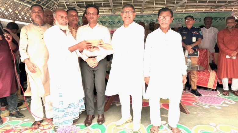 সখীপুরে সহপাঠীদের মানবিকতার গল্পে প্রধানমন্ত্রীর সাড়া: সহায়ত