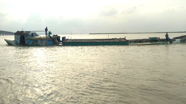 ভূঞাপুরে যমুনা নদী থেকে বালু উত্তোলনের দায়ে ৭ জনকে ৪ লাখ টাক