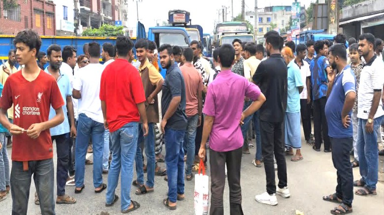 ঘাটাইল হাসপাতালের ঔষধ কেলেংকারী  ’আমরা গেলে ঔষধ  নাই ঔষধ  কে