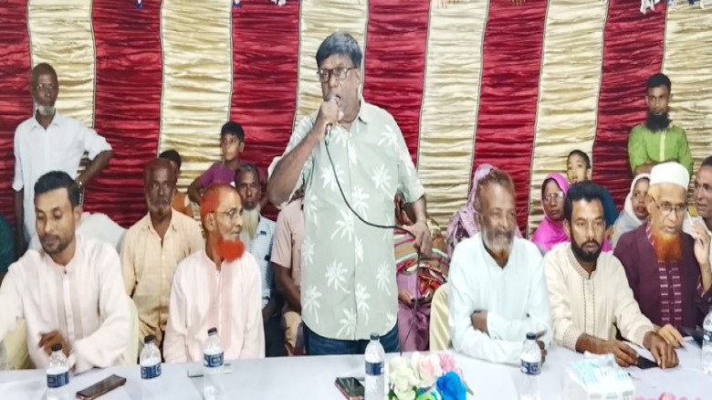 ধনবাড়ীতে উঠান বৈঠকে মেয়র প্রার্থীর ভোট প্রার্থনা