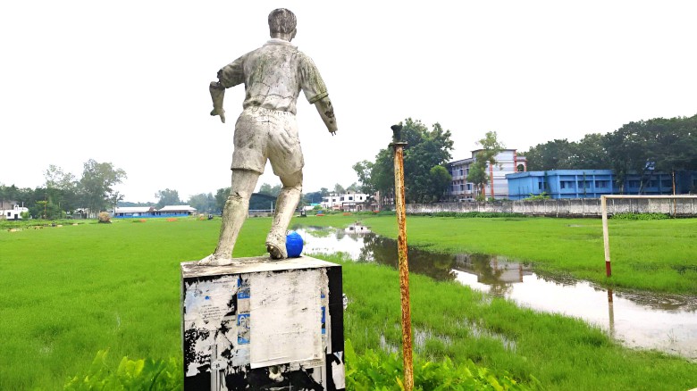 খেলার মাঠে হচ্ছে মাছ চাষ ।। ব্যাহত সাড়ে ৩ হাজার শিক্ষার্থীর 