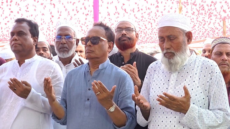 বীর মুক্তিযোদ্বা ও শিল্পী সালাম পারভেজ ফকিরের জানাজা শেষে দা