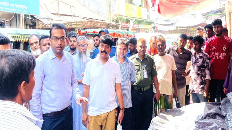 মির্জাপুরে ফুটপাত দখলমুক্ত করতে অভিযান, জরিমানা...