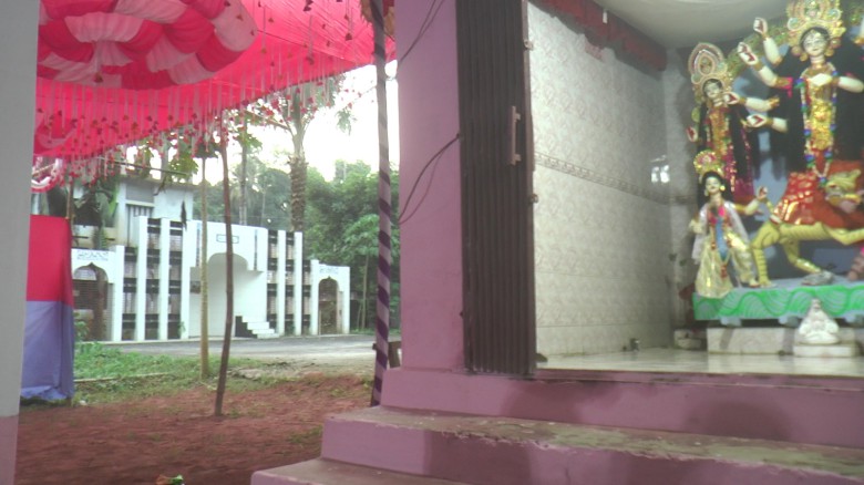 ৫৬ বছর ধরে একই আঙ্গিনায় মসজিদ মন্দিরে চলছে ধর্মচর্চার সাম্প্রীতির বন্ধন...
