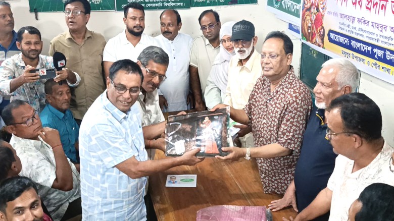 শারদীয় দুর্গোৎসবে বিশৃঙ্খলাকারীদের ছাড় দেওয়া হবে না ...মধুপুরে মন্ত্রী ফকির মাহবুব আনাম...